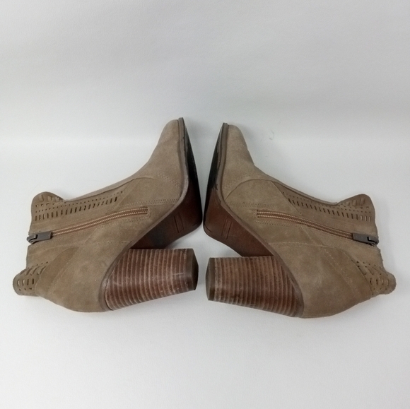 Vince Camuto Fenyia Tan Foxy Verona Bootie Suede Stacked Heel Boots - Picture 9 of 11
